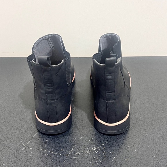 Dr. Scholl's Northbound Chelsea Slip On Ankle Boot - sz 10 Wide - Picture 4 of 8